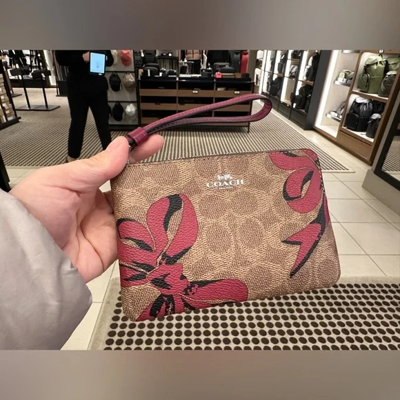 NWT COACH Corner Zip Wristlet In Signature Canvas With Bow Print - Picture 6 of 12